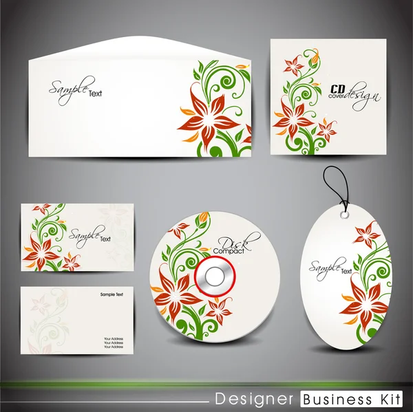 Professionele huisstijl kit of zakelijke kit met bloemmotief voor uw bedrijf omvat cd-cover, visitekaartje, envelop en labels. EPS 10. — Stockvector