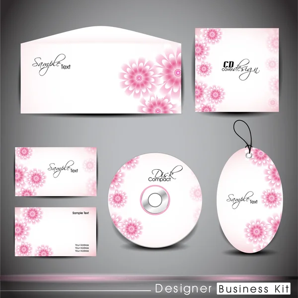 El kit de identidad corporativa profesional o el kit de negocios con diseño floral para su negocio incluyen cubierta de CD, tarjeta de visita, sobre y etiquetas. EPS 10 . — Archivo Imágenes Vectoriales