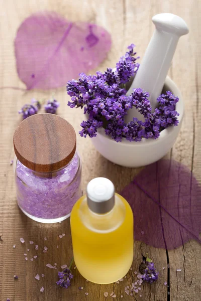 Spa conjunto com lavanda fresca — Fotografia de Stock