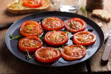 baked tomatoes with herbs and olive oil