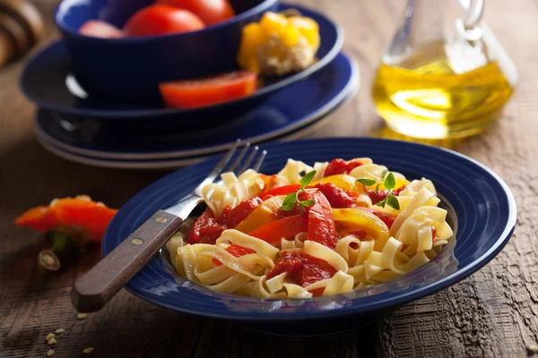 Tagliatelle peperonata — Stockfoto