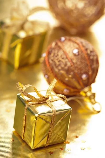 Regali di Natale d'oro e decorazione — Foto Stock