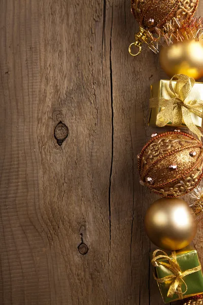 Weihnachten Hintergrund mit goldener Dekoration — Stockfoto