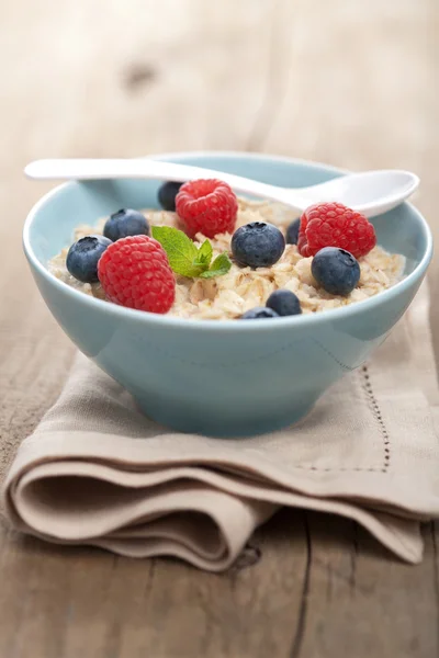 Porridge aux baies fraîches — Photo