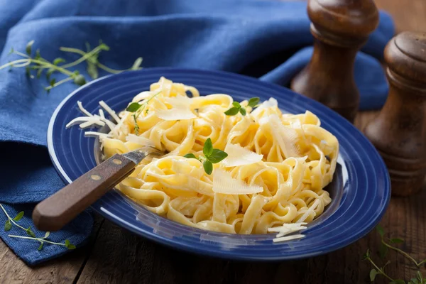 Tagliatelle alfredo – stockfoto