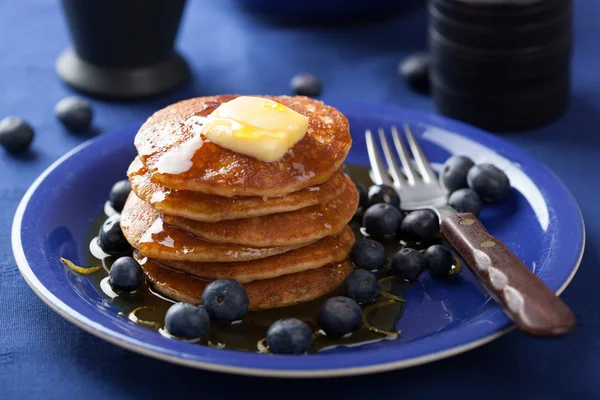 Pancakes with syrup and blueberry — Stock Photo, Image