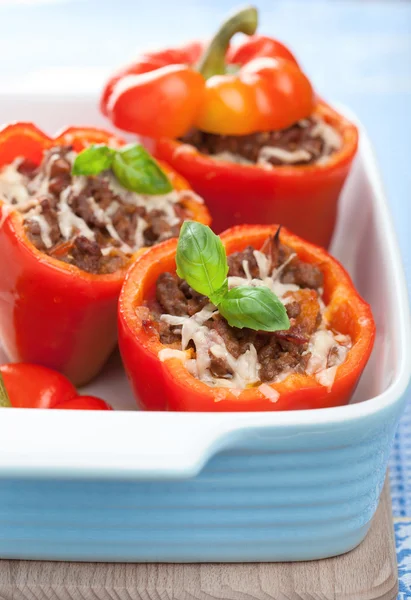 Fyldt paprika med kød og grøntsager - Stock-foto