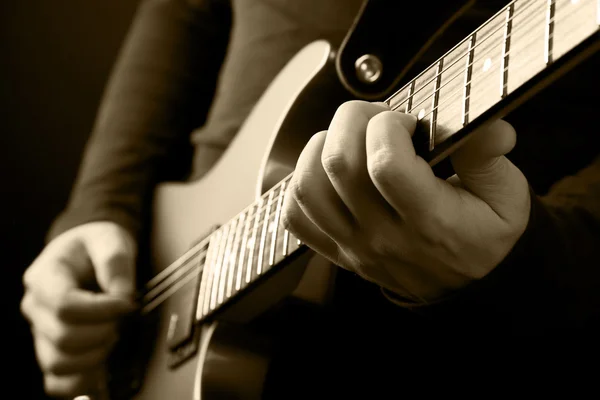 Τα χέρια του κιθαρίστα — Φωτογραφία Αρχείου