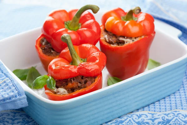 Plněné papriky s masem a zeleninou — Stock fotografie
