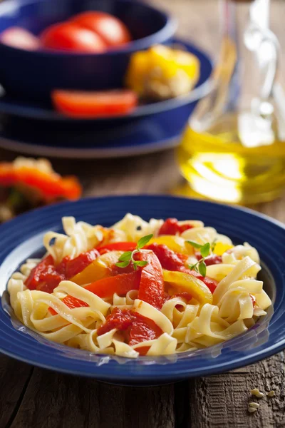 Taggliatelle peperonata — Stockfoto