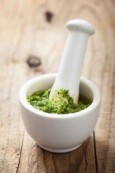 Pesto sauce in mortar — Stock Photo, Image