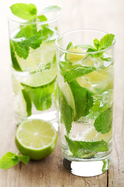 Färska mojito cocktail — Stockfoto