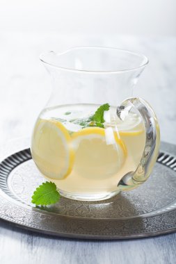 kavanoz içinde taze limonata