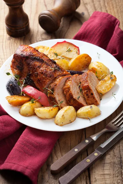 Pork baked with vegetables — Stock Photo, Image