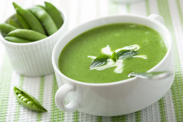Pea soup with mint — Stock Photo, Image