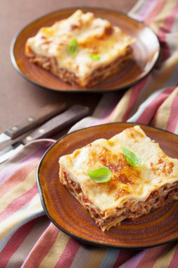 Lazanya bolognese