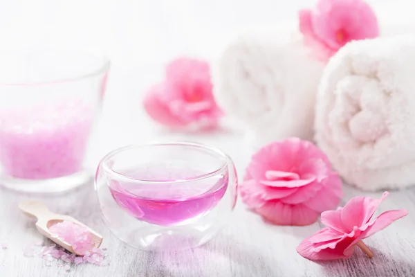 Spa set with begonia flowers and essential oil — Stock Photo, Image