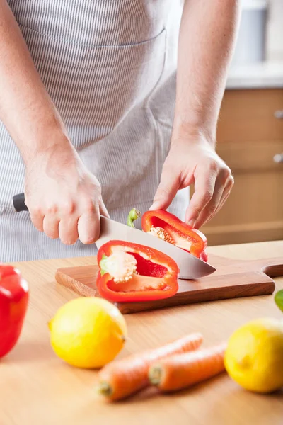 Om tăiere paprika — Fotografie, imagine de stoc