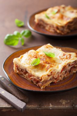 Lazanya bolognese