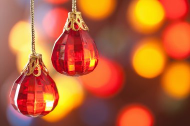 bulanık arka plan üzerinde kırmızı christmas dekorasyon