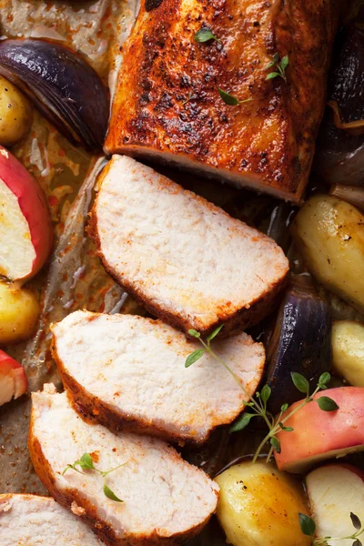 Carne de porco assada com legumes — Fotografia de Stock