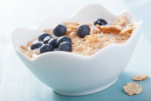 Cornflakes with blueberry — Stock Photo, Image