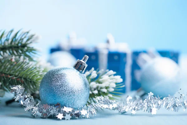 Blauwe Kerstcadeaus en decoratie — Stockfoto