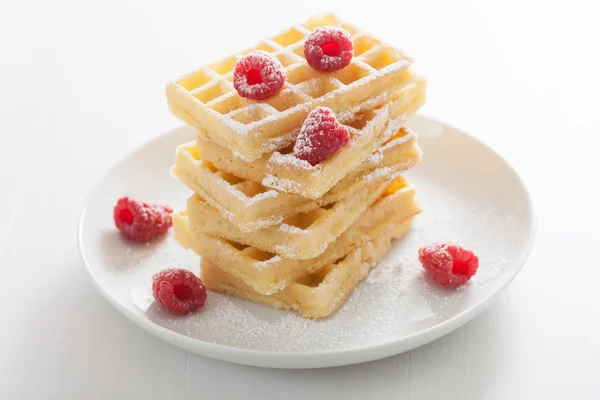 Waffles with raspberry and icing sugar — Stock Photo, Image