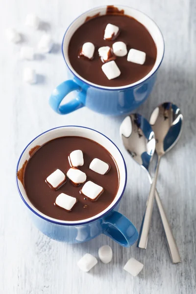 Varm choklad med små marshmallows — Stockfoto