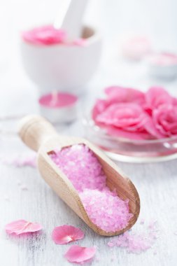 Pembe çiçek tuz spa için