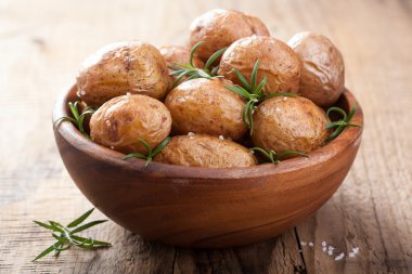 ahşap kase pişmiş patates