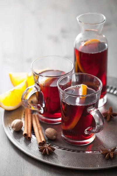 Mulled wine with orange and spices — Stock Photo, Image