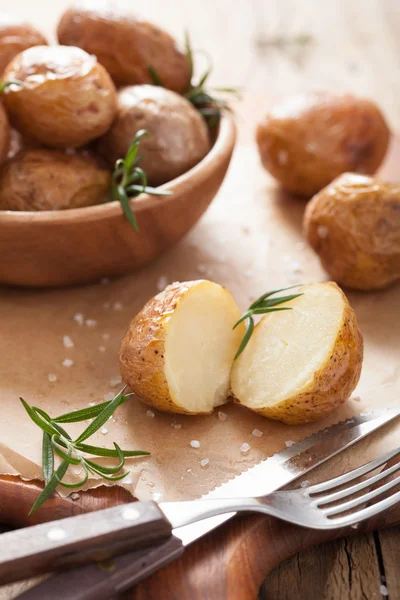 Baked potato with rosemary — Stock Photo, Image