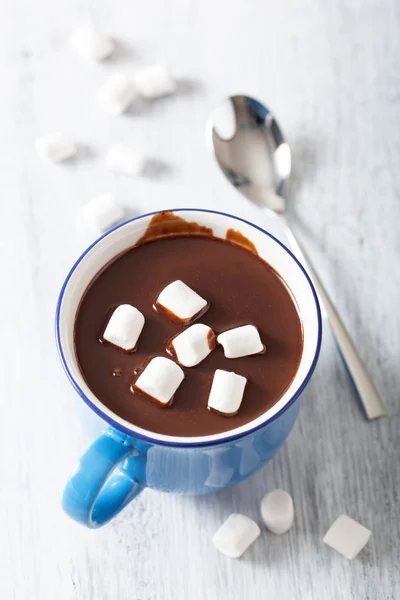 Varm choklad med marshmallows — Stockfoto