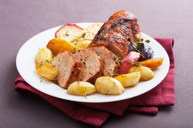 sebze ile pişmiş domuz