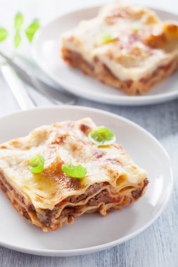 Lazanya bolognese