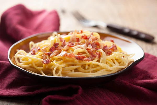 Spagetti carbonaraσπαγγέτι καρμπονάρα — Stockfoto