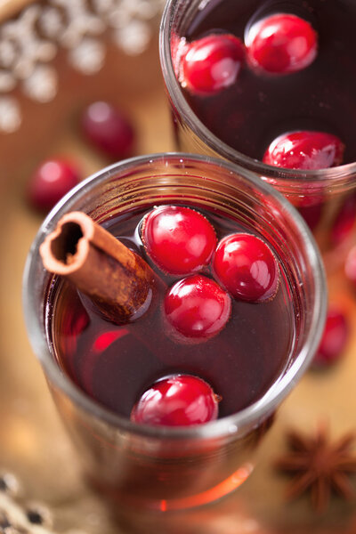 mulled wine with cranberry and spices