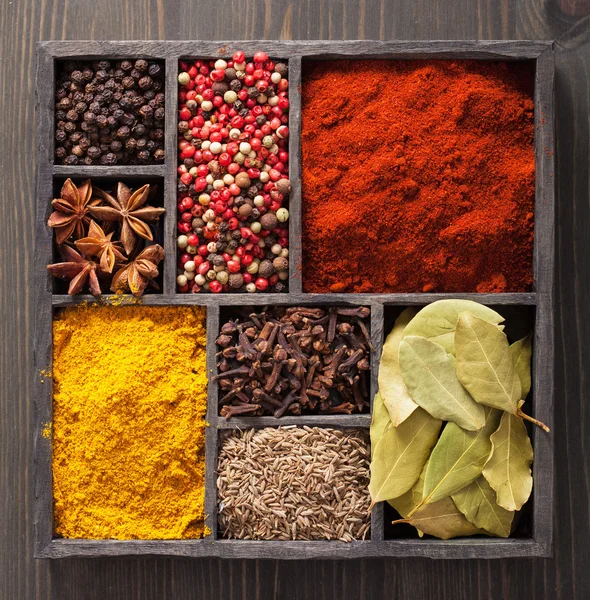 Spices in box pink and black pepper, paprika powder, curry, — Stock Photo, Image