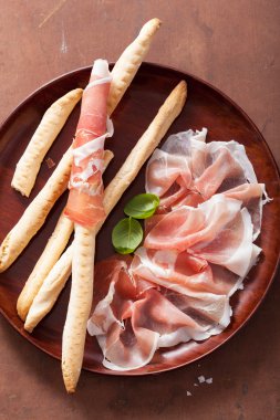 Prosciutto jambonu ve grisini ekmek sopa