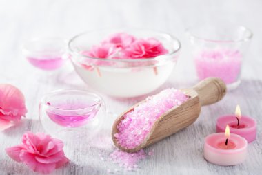 Pembe çiçek tuz ve uçucu yağ spa için