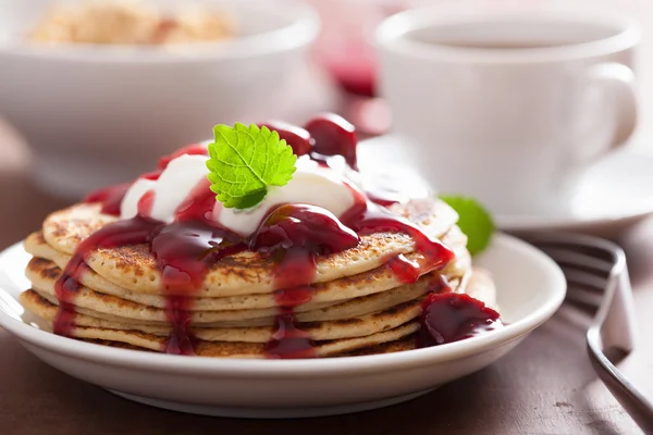 Pancakes with cherry jam and cream for breakfast — Stock Photo, Image