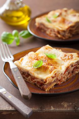 Lazanya bolognese