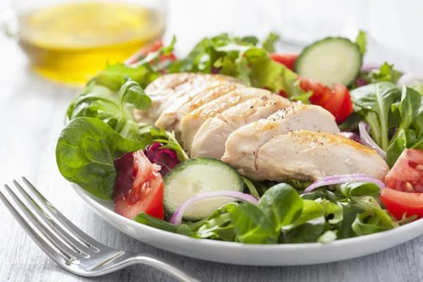 Chicken salad with tomatoes and cucumber — Stock Photo, Image