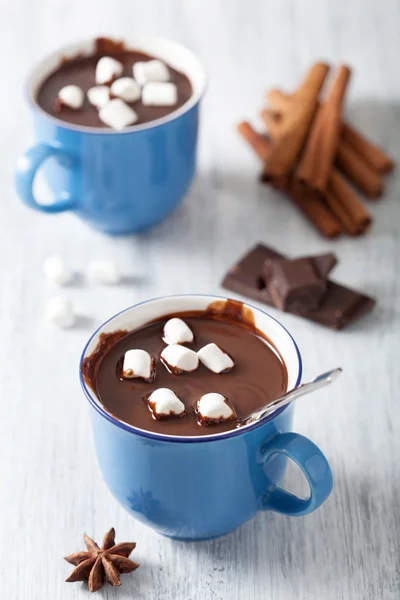 Chocolate quente com mini marshmallows — Fotografia de Stock