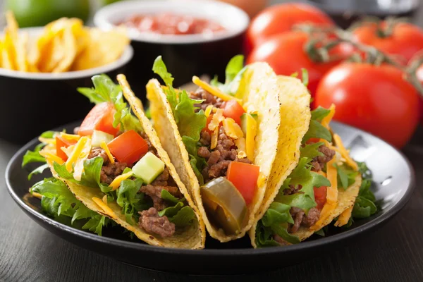 Taco shells with beef and vegetables — Stock Photo, Image