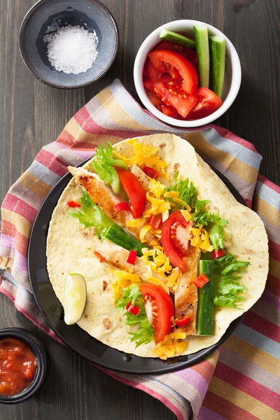 Mexican tortilla with chicken breast and vegetables — Stock Photo, Image
