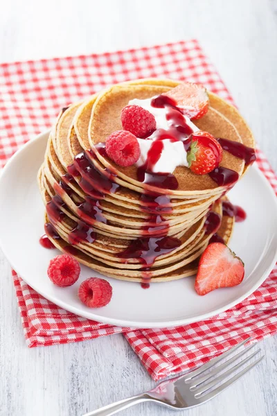 Pancakes with berry and jam — Stock Photo, Image