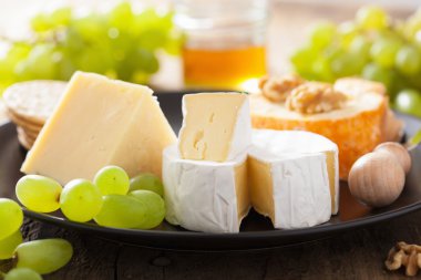 üzüm, bal ve fındık ile peynir türleri