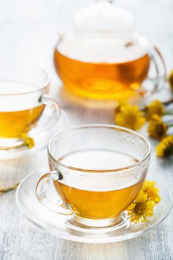 Simya ve aromaterapi gül çiçek ve şişe ile ayarla